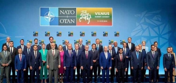 리투아니아 수도 빌뉴스에서 열린 북대서양조약기구(NATO)정상회의는 우크라이나를 앞으로도 계속 지원하겠다는 공동성명 발표, 사진 : 유로위클리뉴스 갈무리