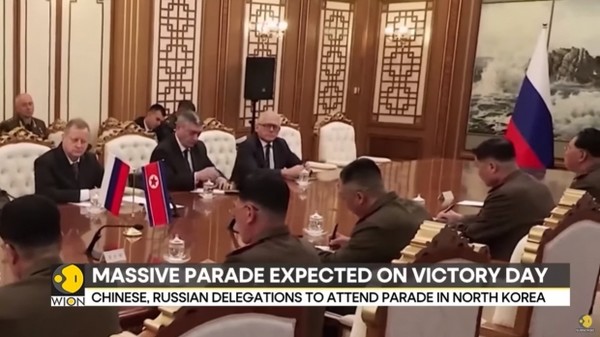 세르게이 쇼이구 러시아 국방장관을 만나는 김정은. 유튜브 캡처